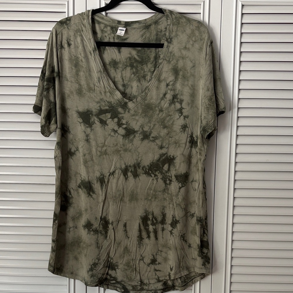 Old Navy Olive Tie-Dye V-Neck Tee